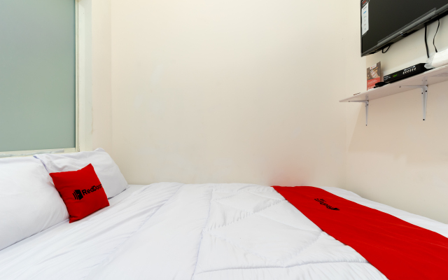 RedDoorz Plus @ Grogol Jakarta