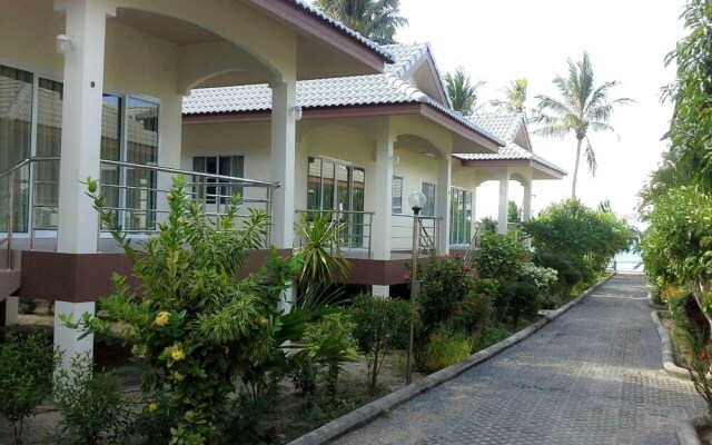 Krisada Beach Resort