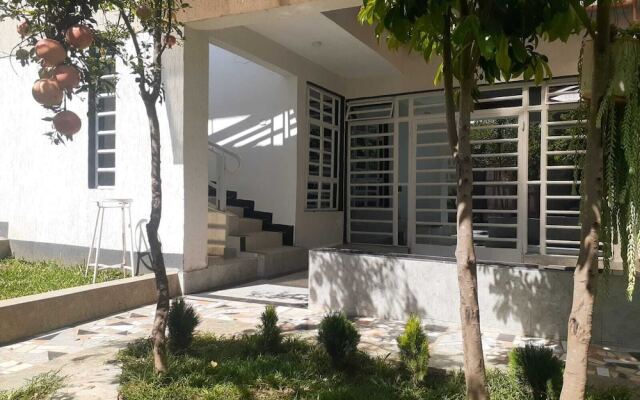 Lux suites Utawala Family House