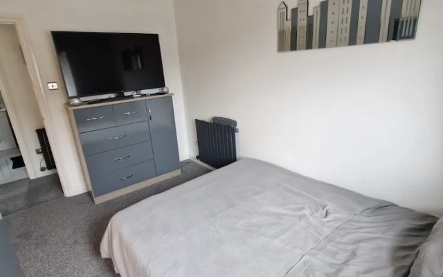 Captivating 2-bed Apartment in Tenby