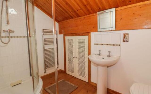 4 Fairway Lakes Village