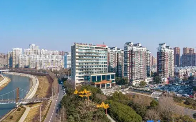 Vienna Hotel (Zhumadian Xiping Guesthouse)
