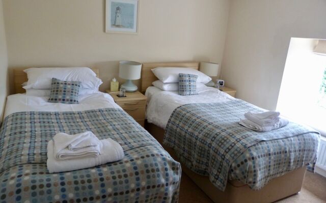 Awelon - Manorbier Bed and Breakfast