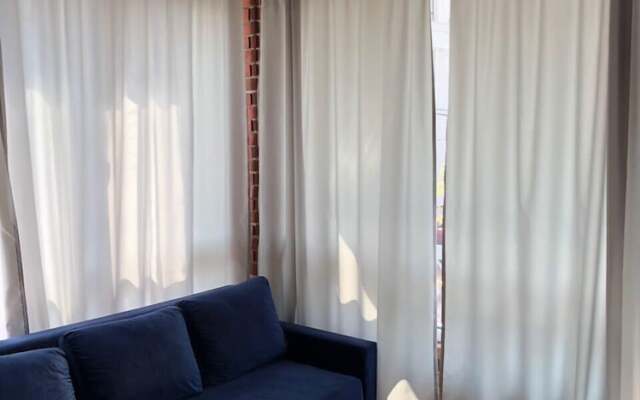 At Kamyshovaya 10 Guest House