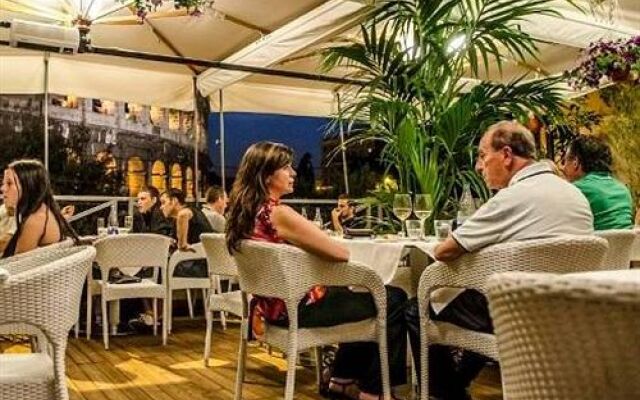 Royal Art Café