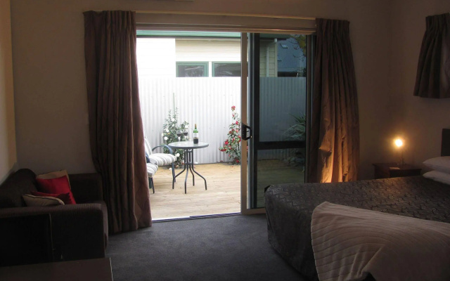 Two Tree Lodge – Guest Rooms – Blenheim