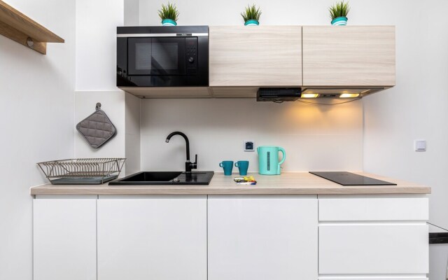Sunny Rewal Apartments by Renters