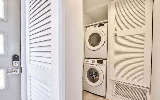 78155c37 1 Bedroom Condo