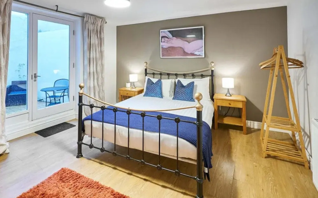 Host Stay Garden Flat