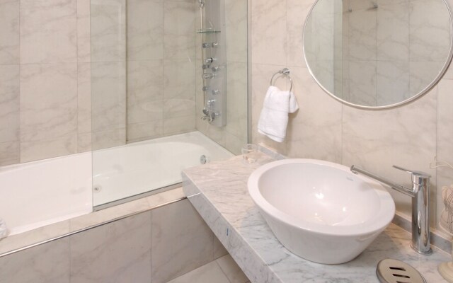Luxury 3-Bedr Penthouse Lake Views TD3