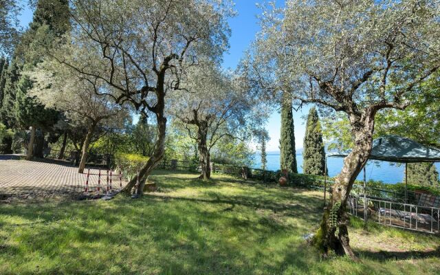 Residence Gardasee Apartments with Lake View