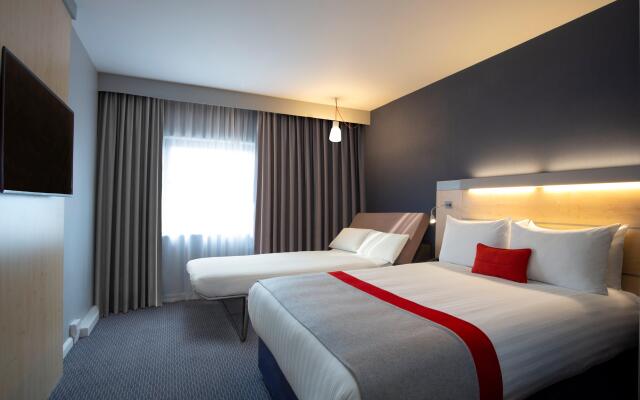Holiday Inn Express Cheltenham by IHG
