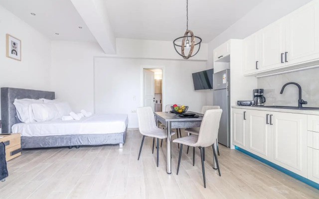 Elegant Suite 1 Near the Beach