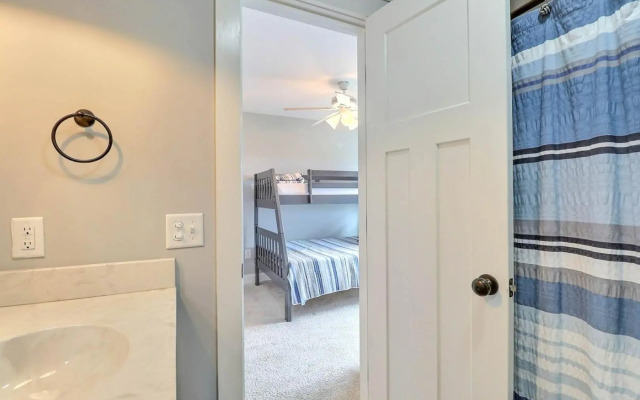 4059 - Bikinis & Martinis