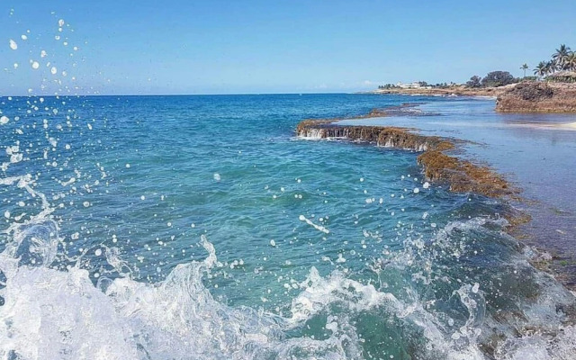 Rock Side Beach Villa