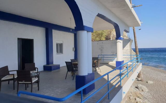 Seaside Cozy House ON THE SEASouth Crete