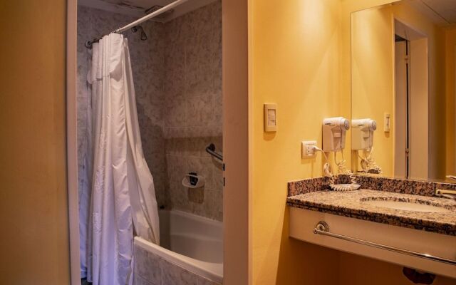 Los Robles Apart Hotel
