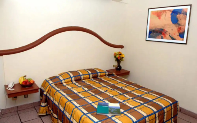 Del Real Hotel & Suites