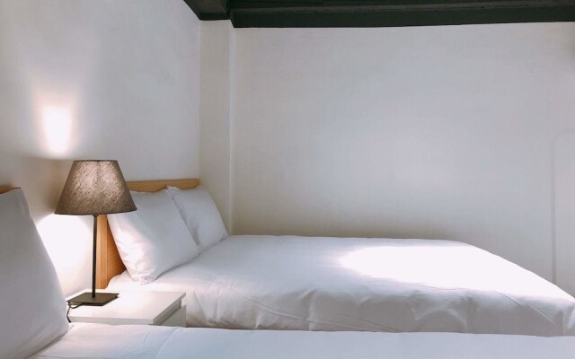 Taipei Apt.4 MRT Ximen Station Suite