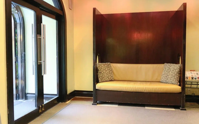 Park West Hotel