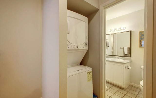 8 Bedroom Downtown Condo by AustinStays