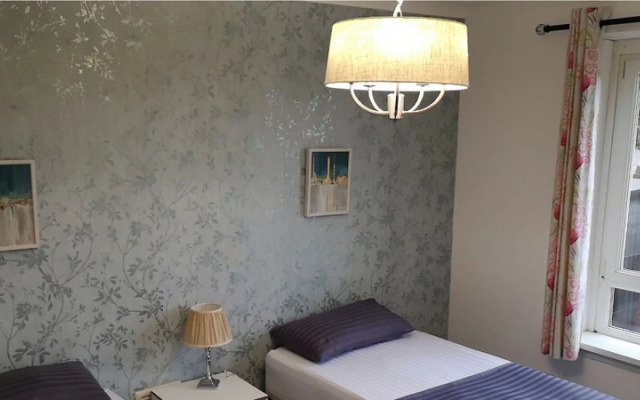 Dragon - Brassey Apartment 3 Room House