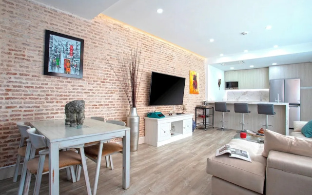 Marvelous 2-bedroom Apartment With Terrace in Triana. Castilla II