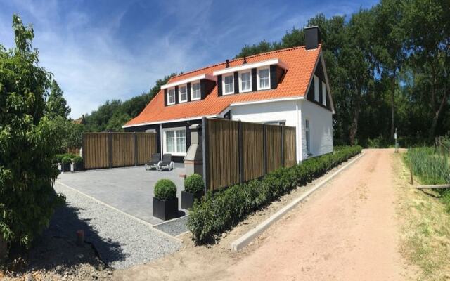 Very Comfortable and Cosy Holiday Home Just Outside Oostkapelle