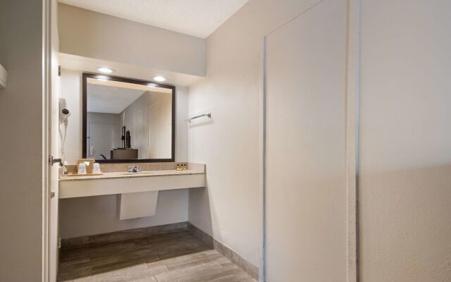 SureStay Hotel by Best Western St. Pete Clearwater Airport