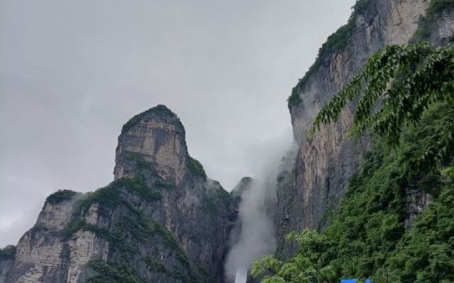 Home Inn (Zhangjiajie Tianmen Mountain Scenic Area Cableway Station)