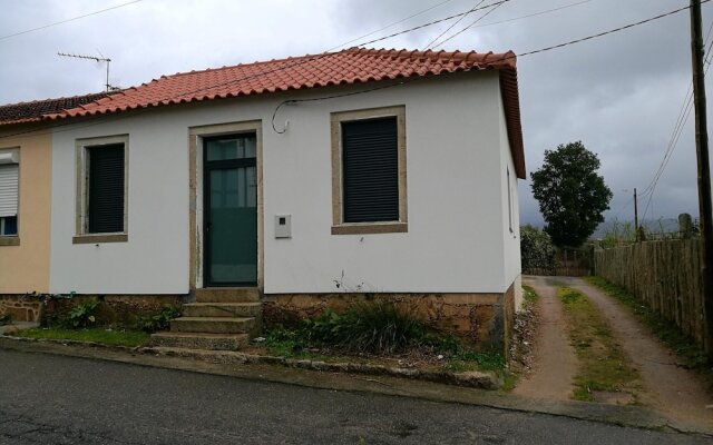 House With 2 Bedrooms in Valença, With Wonderful Mountain View, Furnis