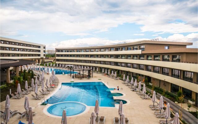 Aqua Paradise Resort & Aqua Park