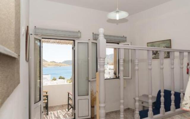 Captain Manos Studio Apartments