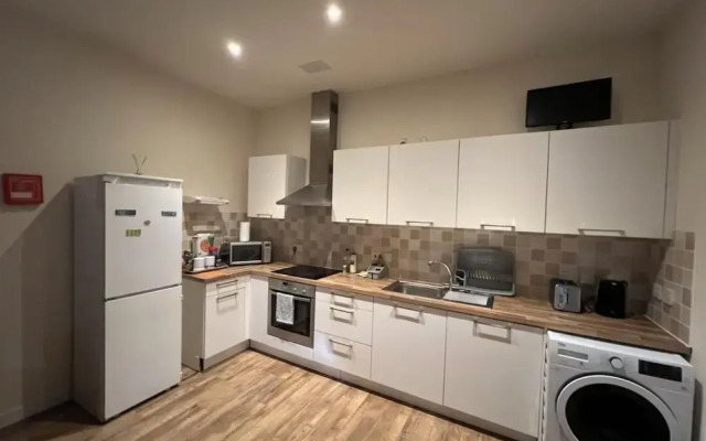 Lovely Twin 2-flats Condo In Aberdeen-no Party