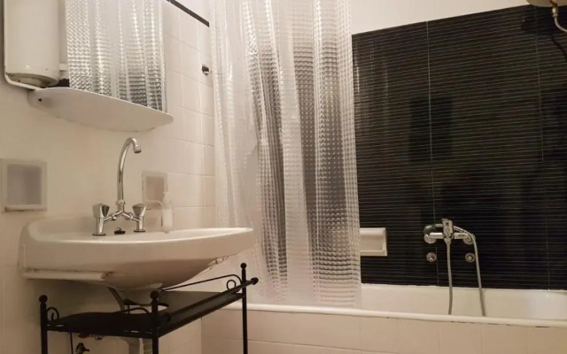 Begonia-Athens Center, 6 BD, 2,5 BATH