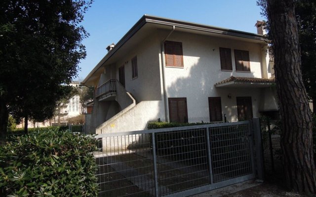 "villa With Garden and Barbeque 250m From the Sea"