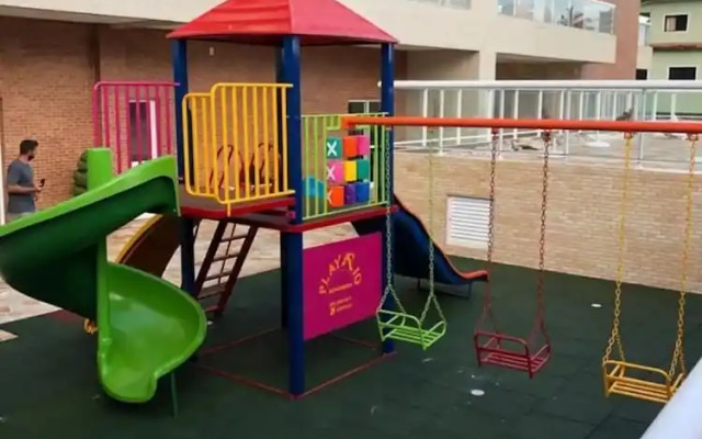 Apto novo e arejado com uma ampla sacada