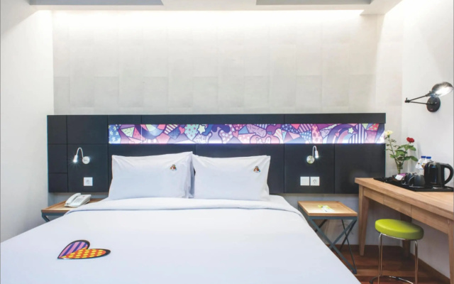 MaxOneHotels at Dharmahusada - Surabaya