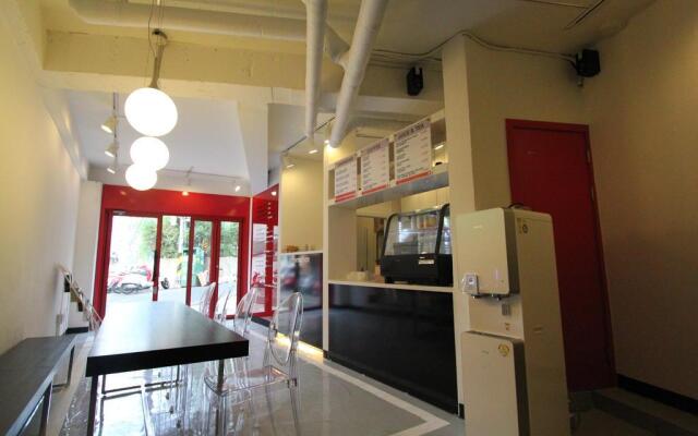 B my guesthouse - Hostel