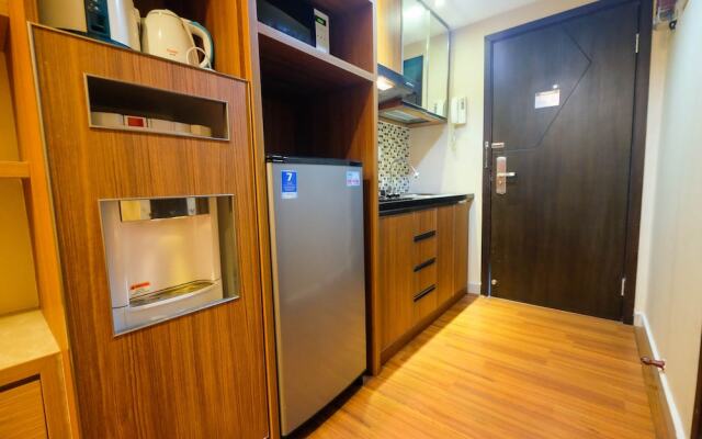Comfy Studio Apartment at Tamansari The Hive By Travelio