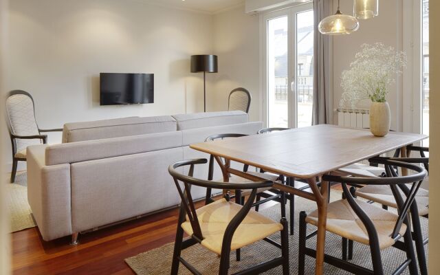 Garibay Terrace Apartment by FeelFree Rentals