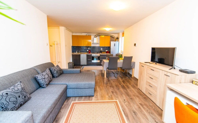 Relaxing Modern & Sunny Apartment in the Centre