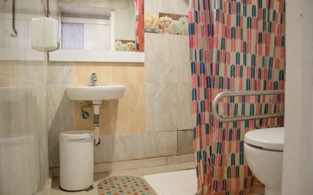 Go Bcn Hostal Ideal Badal - Hostel