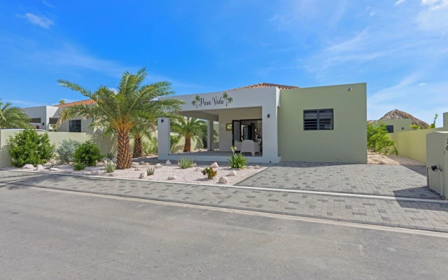 Villa pura vida with pool at mambo beach