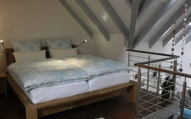 Tranquil Apartment Near Lake