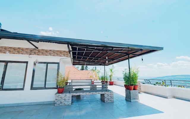 Rooftop View Apartments Rebero