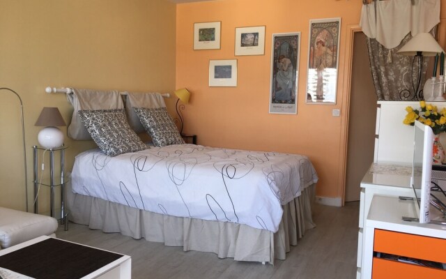 Sunny And Spacious Appartment, 44 Sqm, Great View, Wifi, Tv,