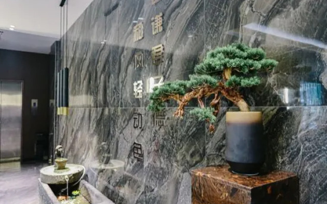 Xinxuan Hotel (Zhengzhou Zhongzhou Avenue Qilihe Subway Station)