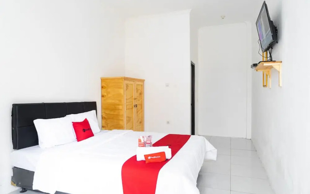 RedDoorz Syariah Near Jatisampurna Hospital