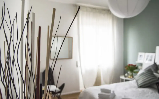 Sweet Flat near Metro Stop